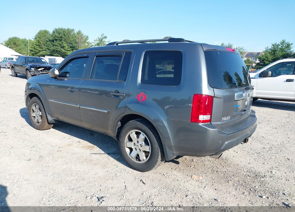 2011 HONDA PILOT TOURING VIN: 5FNYF4H98BB092569