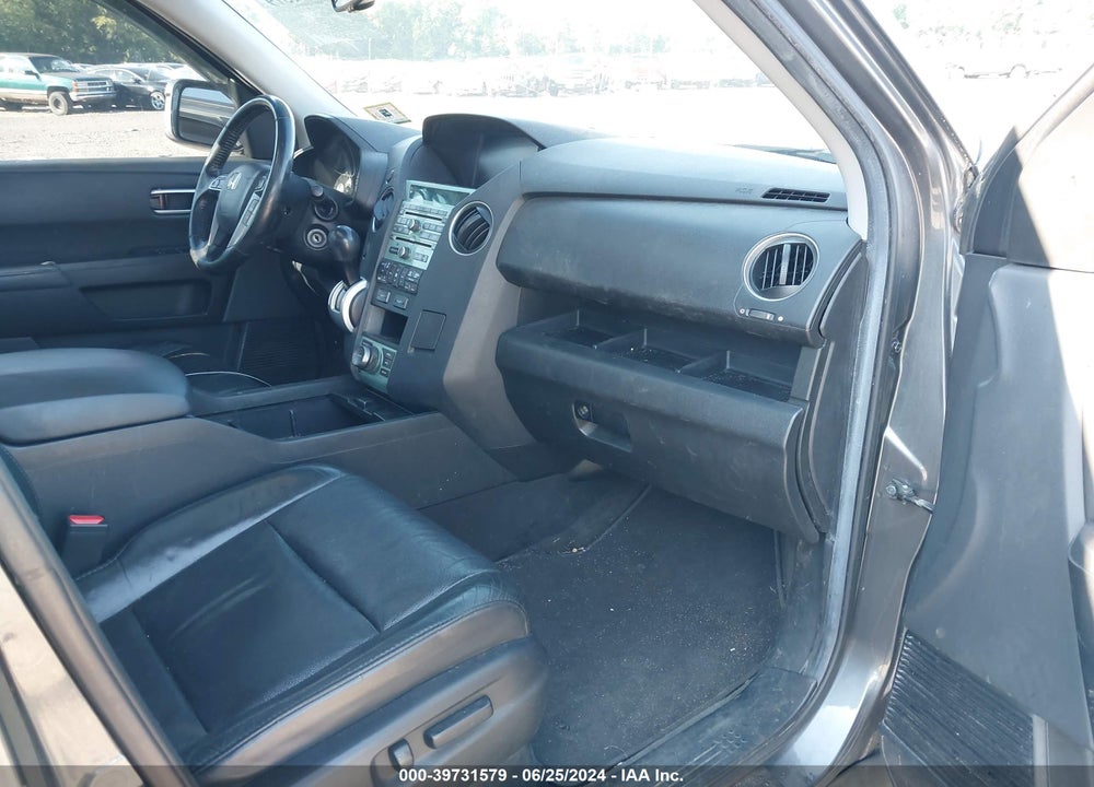 2011 HONDA PILOT TOURING VIN: 5FNYF4H98BB092569