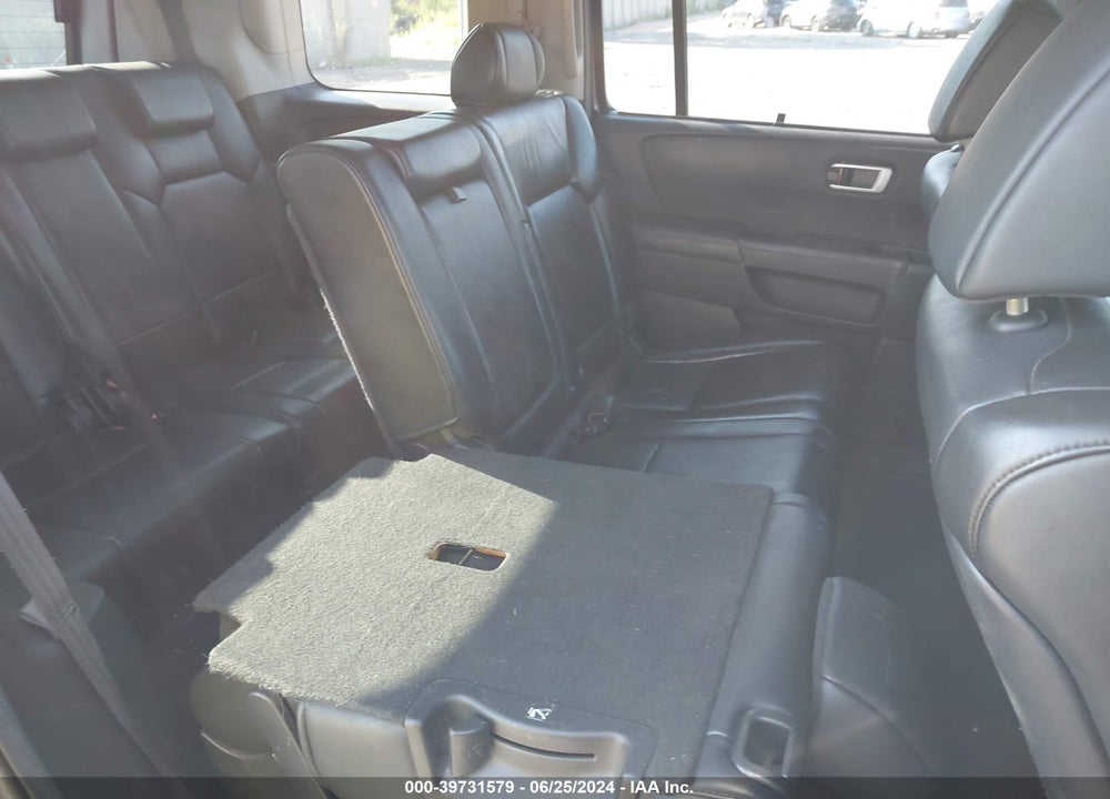 2011 HONDA PILOT TOURING VIN: 5FNYF4H98BB092569