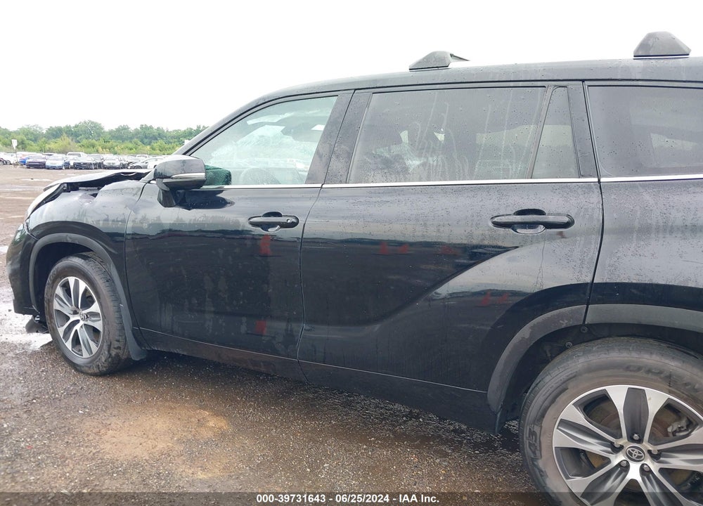 2020 TOYOTA HIGHLANDER XLE VIN: 5TDHZRBH9LS021981