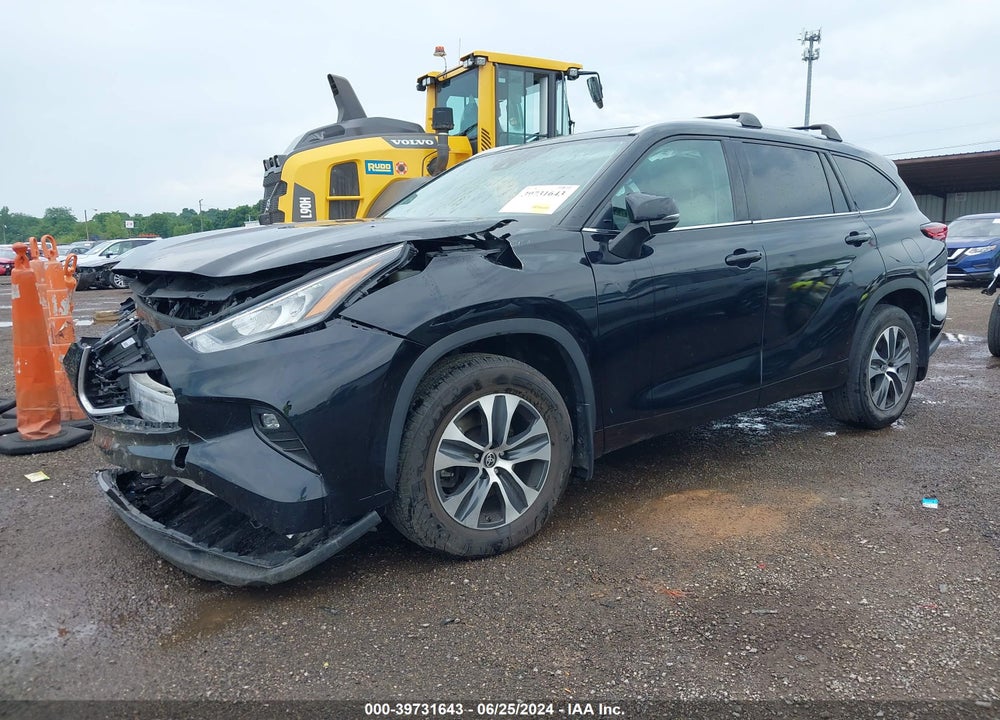 2020 TOYOTA HIGHLANDER XLE VIN: 5TDHZRBH9LS021981
