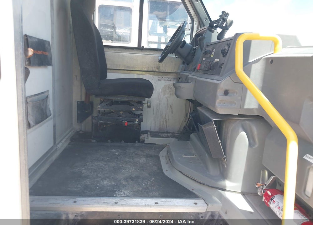 2013 ISUZU COMMERCIAL VAN VIN: JALB4T173D7W01540