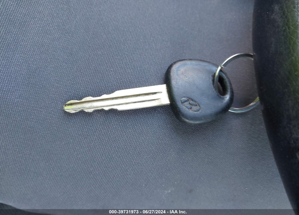 2005 HYUNDAI ELANTRA GLS/GT VIN: KMHDN56D55U136453