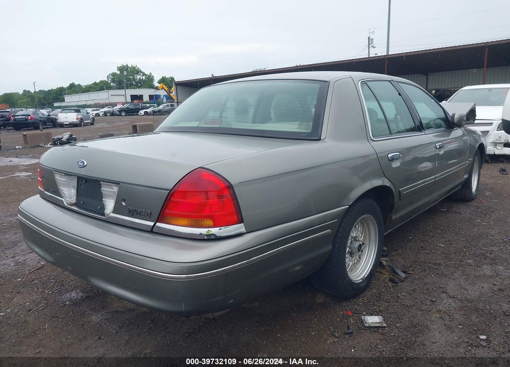 1999 FORD CROWN VICTORIA LX VIN: 2FAFP74W4XX184857