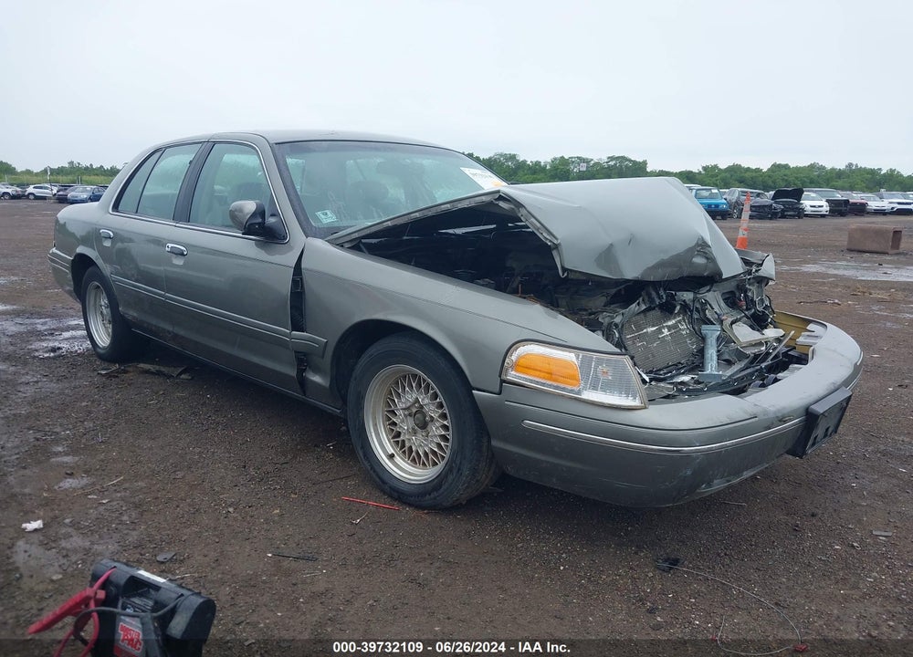1999 FORD CROWN VICTORIA LX VIN: 2FAFP74W4XX184857