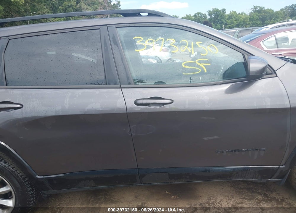 2018 JEEP CHEROKEE LATITUDE TECH CONNECT 4X4 VIN: 1C4PJMCX1JD586701