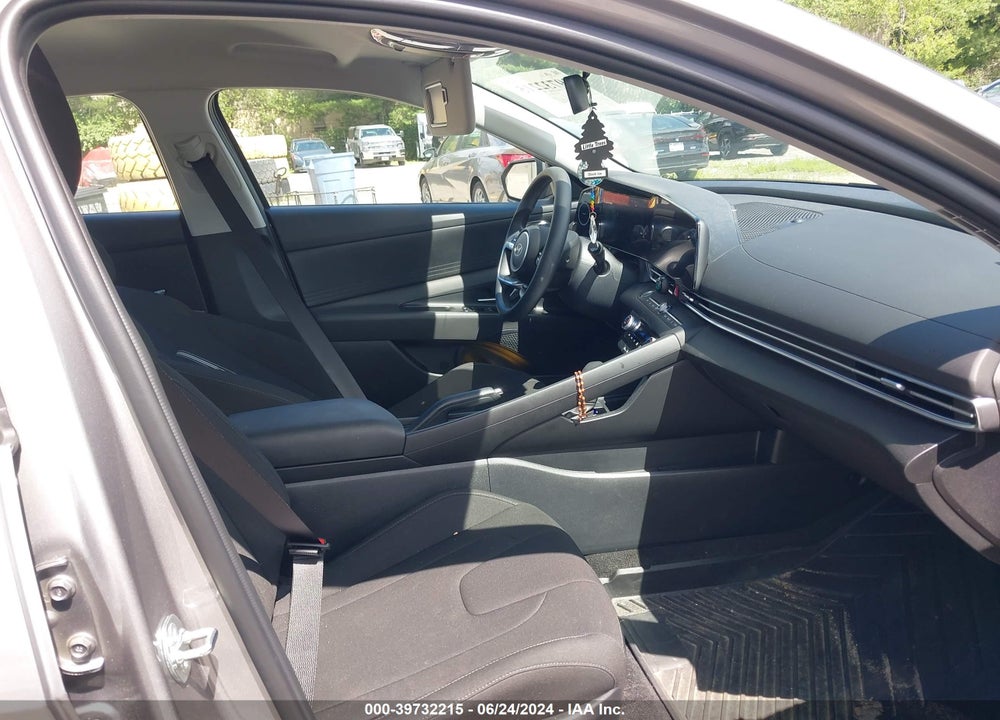 2024 HYUNDAI ELANTRA SEL VIN: KMHLM4DG4RU711492