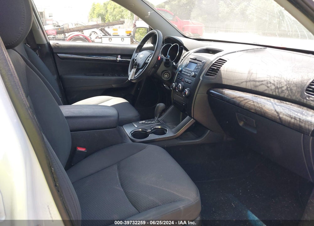 2012 KIA SORENTO LX V6 VIN: 5XYKTDA28CG227538