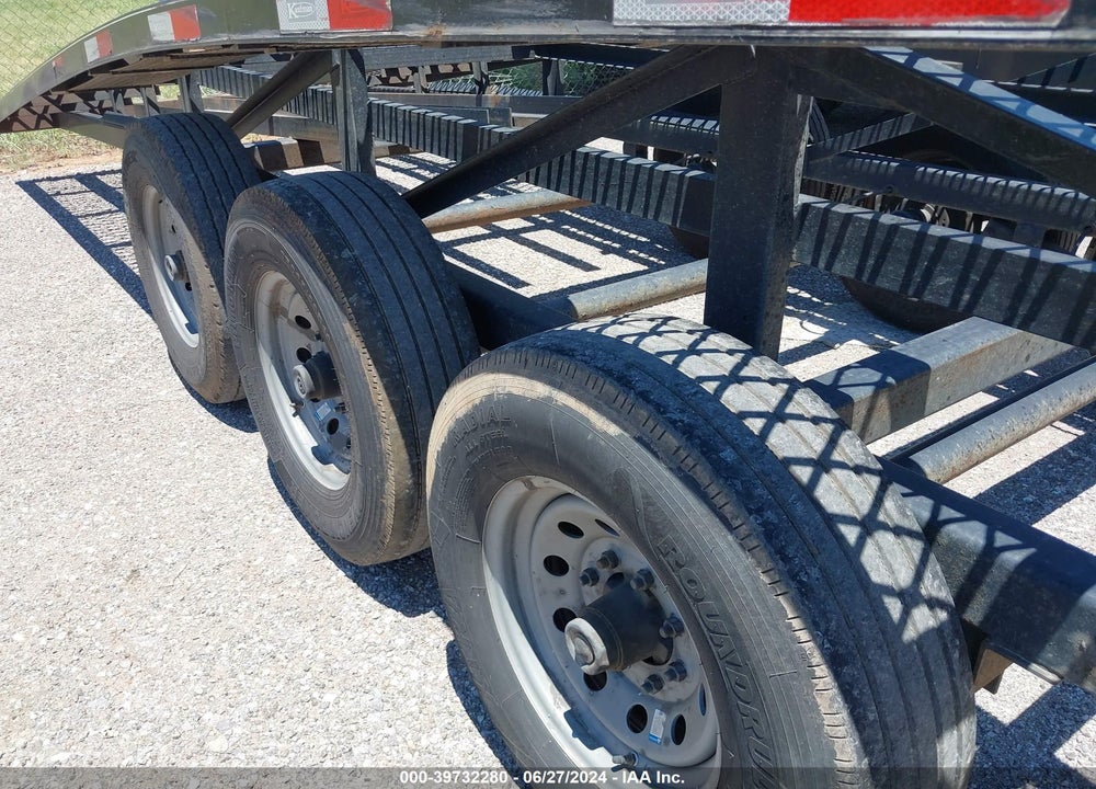 2023 KAUFMAN TRAILERS DETACHABLE NECK TRI AXLE TRAILER VIN: 7UZFW503XPL004415