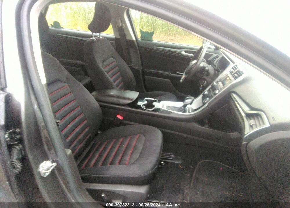 2015 FORD FUSION SE VIN: 3FA6P0T92FR179690