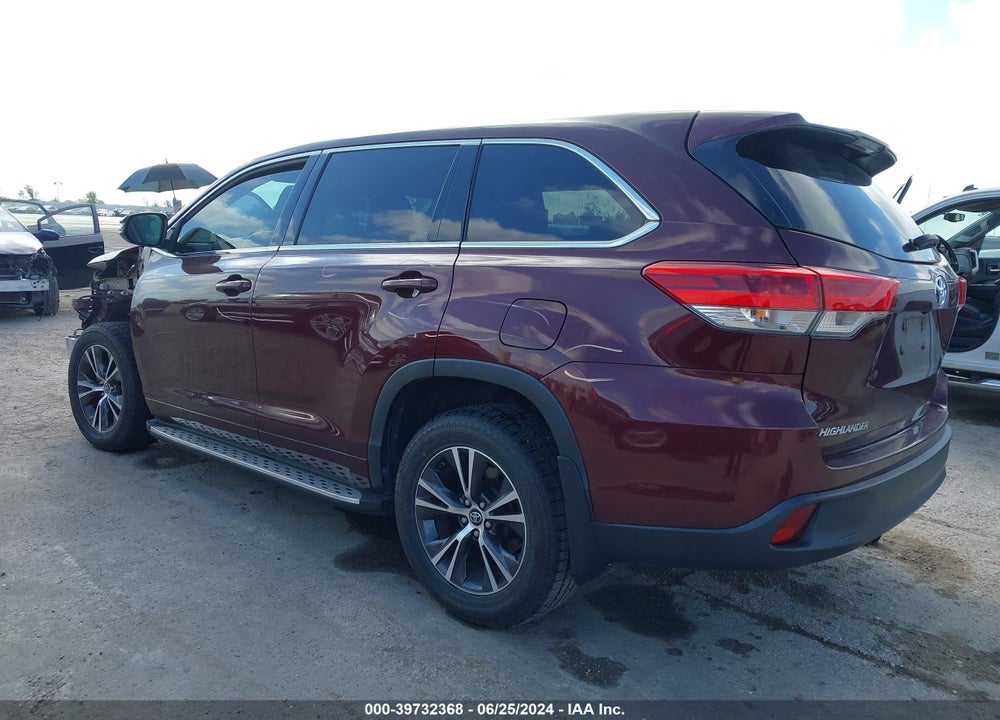 2018 TOYOTA HIGHLANDER LE VIN: 5TDZARFH7JS036143