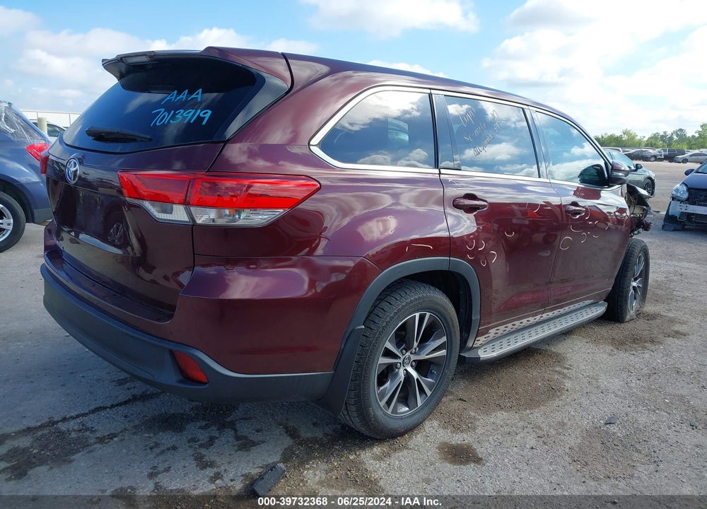 2018 TOYOTA HIGHLANDER LE VIN: 5TDZARFH7JS036143