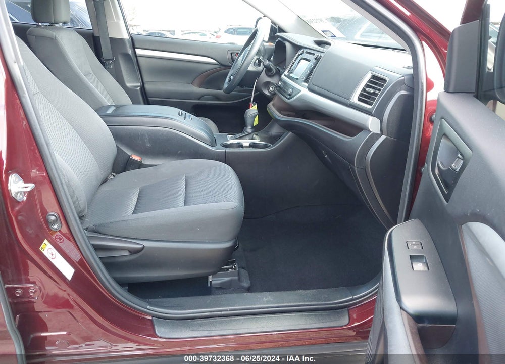 2018 TOYOTA HIGHLANDER LE VIN: 5TDZARFH7JS036143