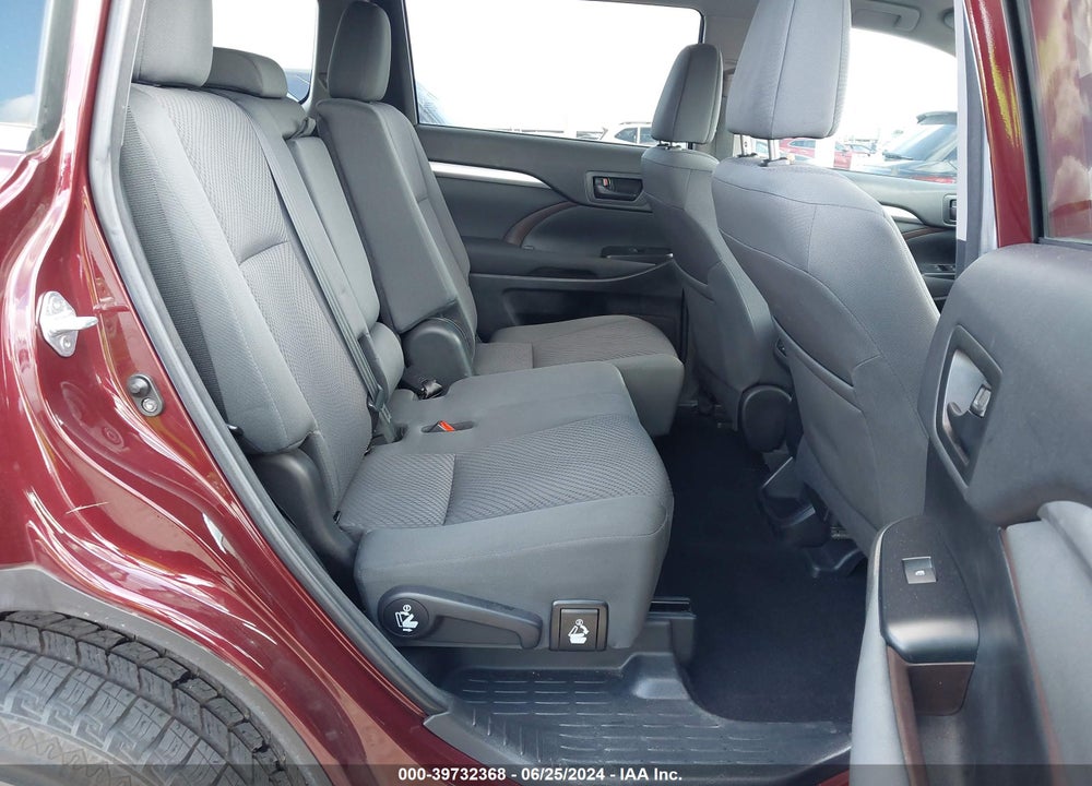 2018 TOYOTA HIGHLANDER LE VIN: 5TDZARFH7JS036143