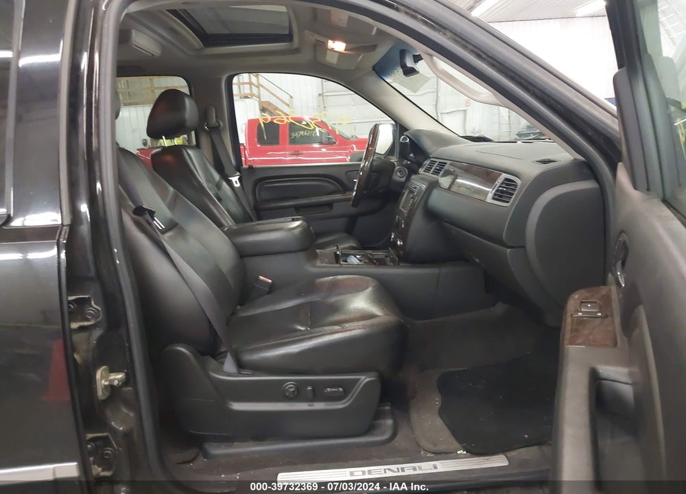 2011 GMC YUKON XL 1500 DENALI VIN: 1GKS2MEF8BR173422