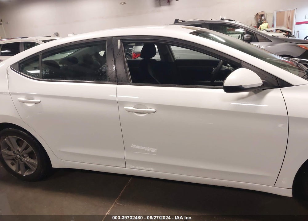 2018 HYUNDAI ELANTRA SEL VIN: 5NPD84LF9JH289000