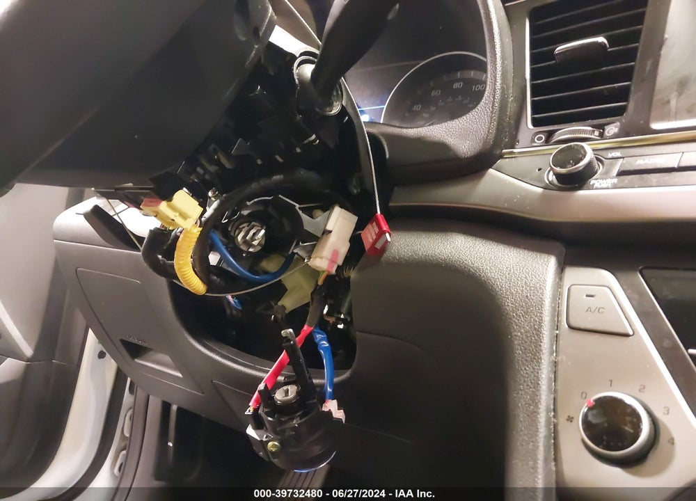 2018 HYUNDAI ELANTRA SEL VIN: 5NPD84LF9JH289000