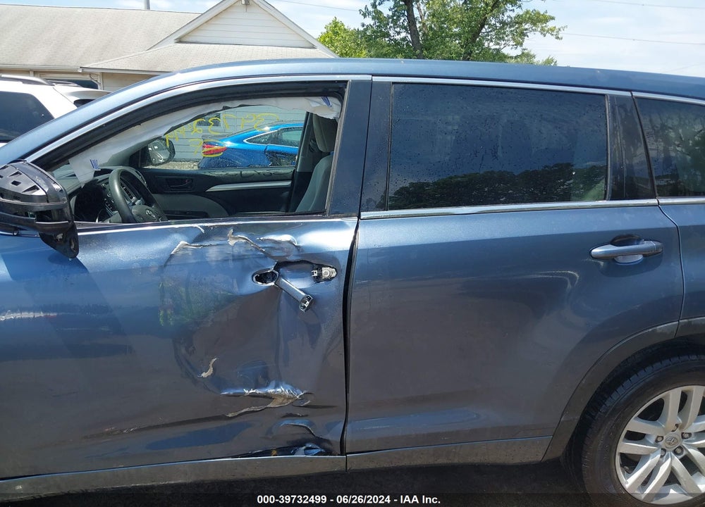 2015 TOYOTA HIGHLANDER LE V6 VIN: 5TDBKRFH8FS181682