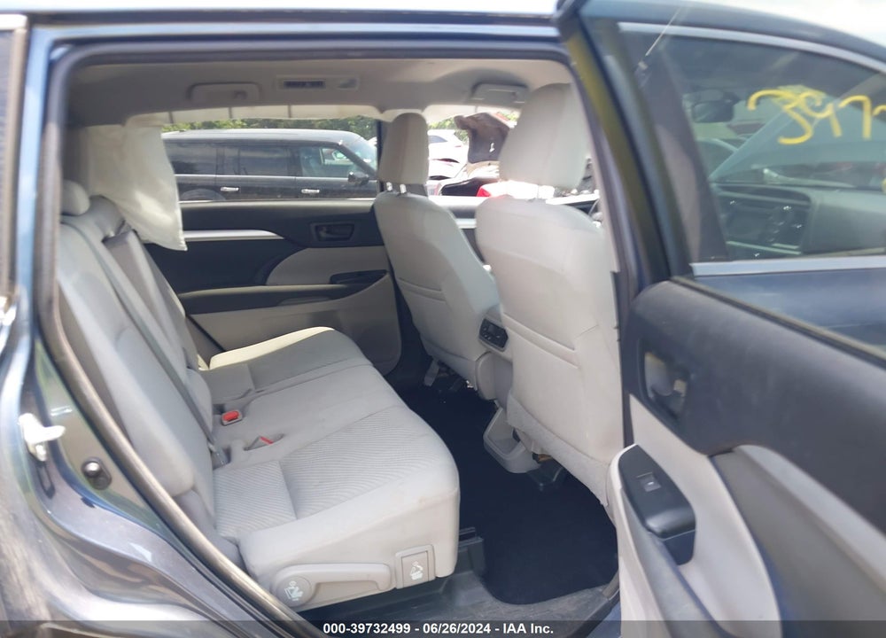 2015 TOYOTA HIGHLANDER LE V6 VIN: 5TDBKRFH8FS181682