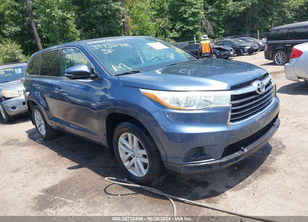 2015 TOYOTA HIGHLANDER LE V6 VIN: 5TDBKRFH8FS181682
