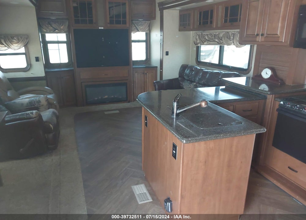 2015 HEARTLAND RV GATEWAY 3500RE VIN: 5SFSG3829FE285575