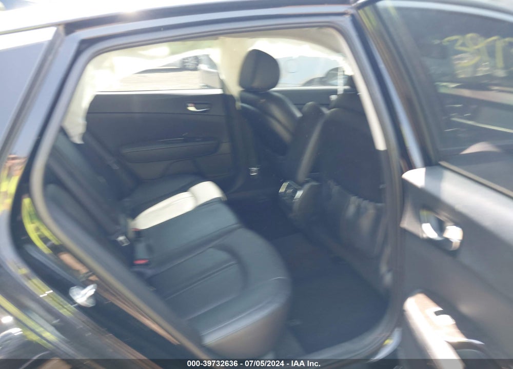 2016 KIA OPTIMA EX VIN: 5XXGU4L34GG085840