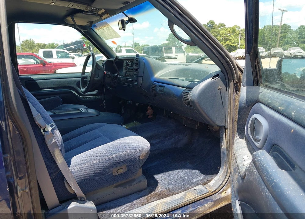 1996 CHEVROLET SUBURBAN K1500 VIN: 3GNFK16R6TG165316