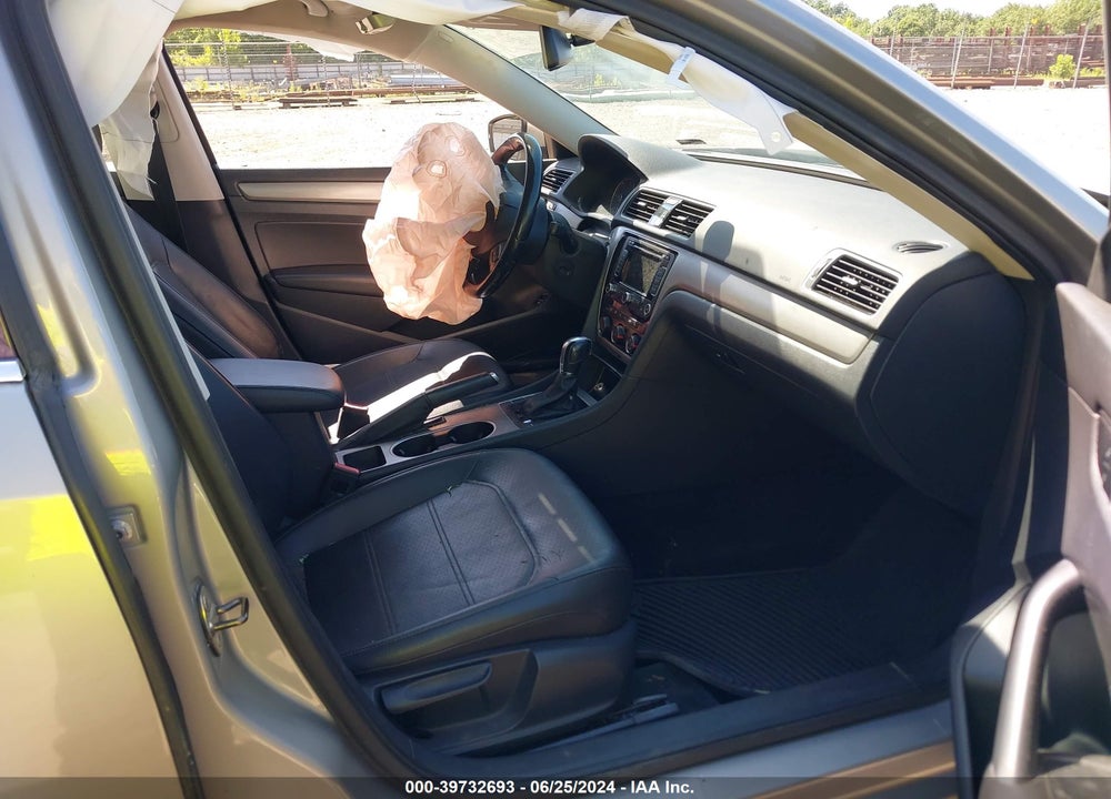 2014 VOLKSWAGEN PASSAT 2.0L TDI SE VIN: 1VWBN7A39EC015451