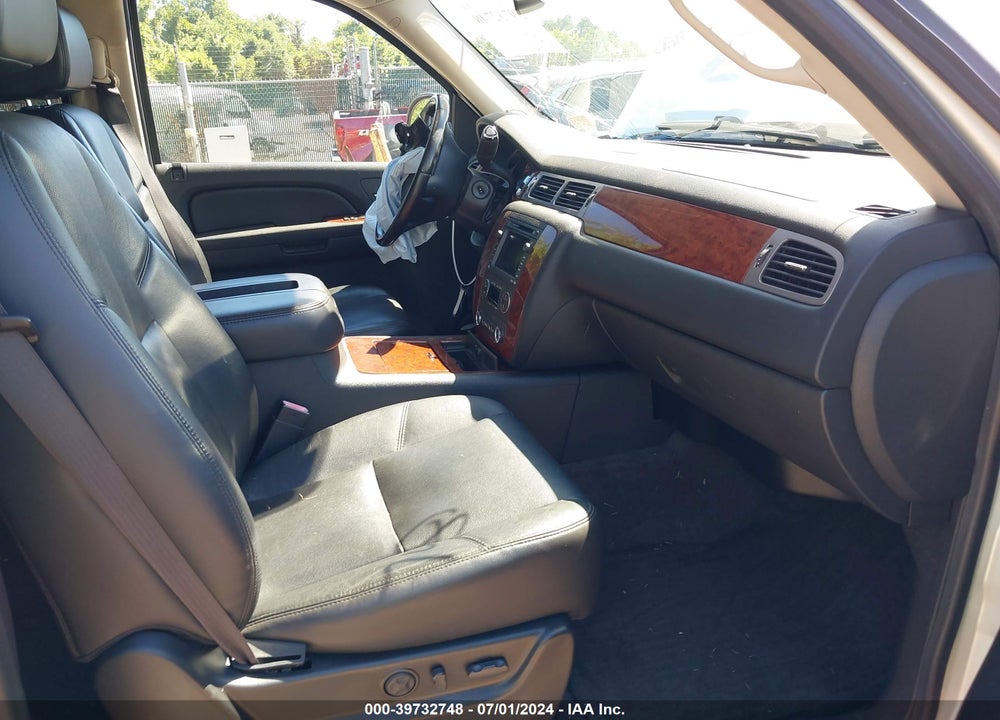 2009 CHEVROLET TAHOE LTZ VIN: 1GNFK330X9R181884