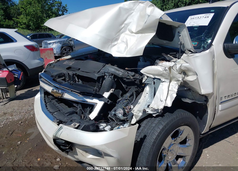 2009 CHEVROLET TAHOE LTZ VIN: 1GNFK330X9R181884