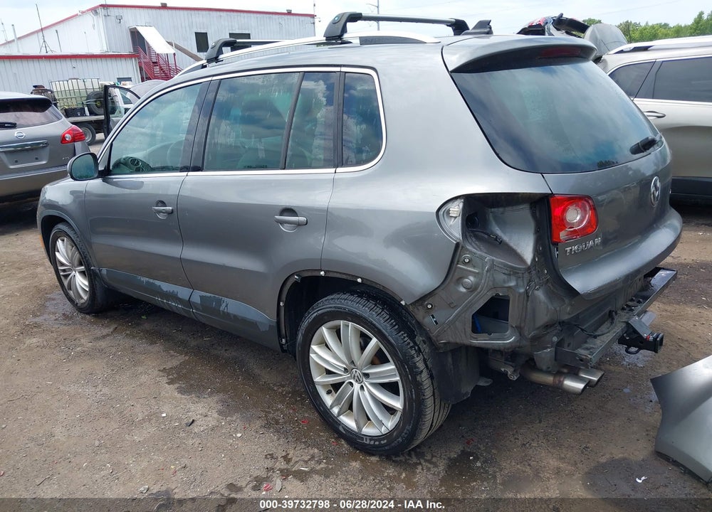 2011 VOLKSWAGEN TIGUAN SEL VIN: WVGAV7AX2BW536874
