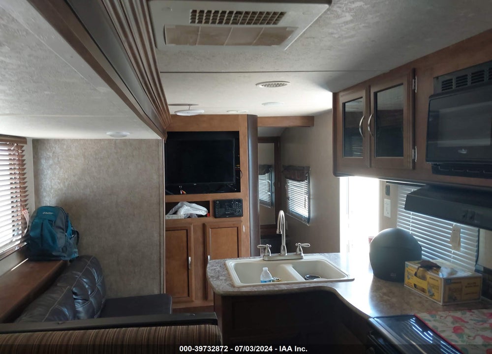 2016 FOREST RIVER WILDWOOD TRAVEL TRAILER VIN: 4X4TWDB24GE030658