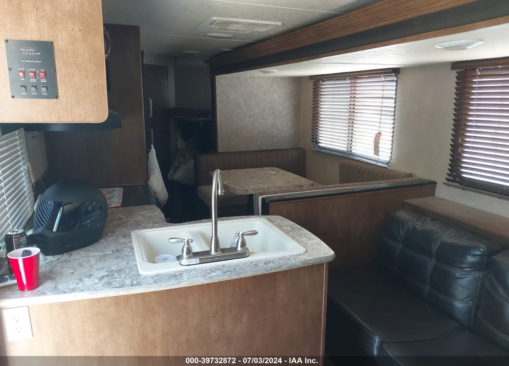 2016 FOREST RIVER WILDWOOD TRAVEL TRAILER VIN: 4X4TWDB24GE030658