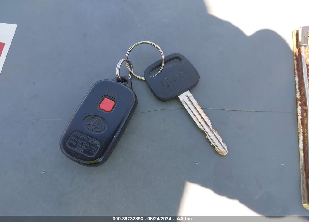 2002 TOYOTA CAMRY LE VIN: JTDBE32KX20071879