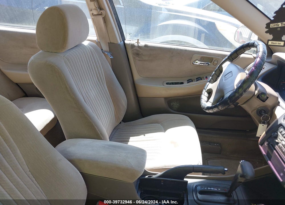1998 HONDA ACCORD LX VIN: 1HGCG5645WA183027
