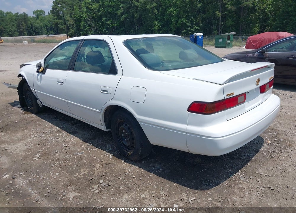 1998 TOYOTA CAMRY LE VIN: 4T1BG22K0WU832014
