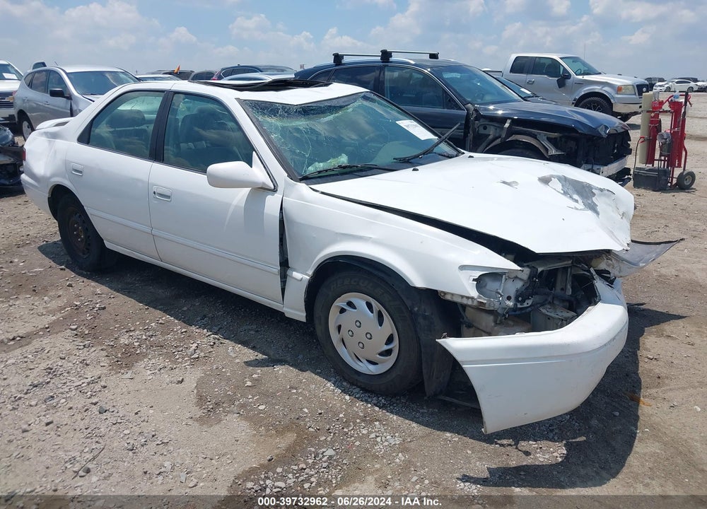 1998 TOYOTA CAMRY LE VIN: 4T1BG22K0WU832014
