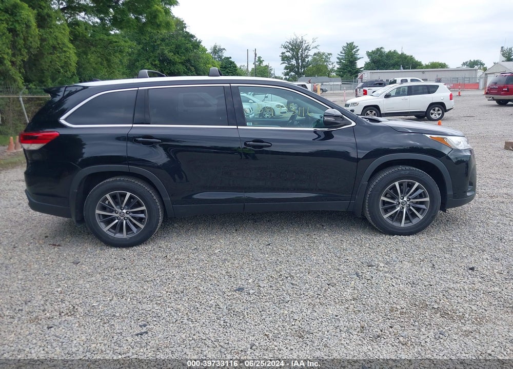 2019 TOYOTA HIGHLANDER XLE VIN: 5TDJZRFH6KS611243