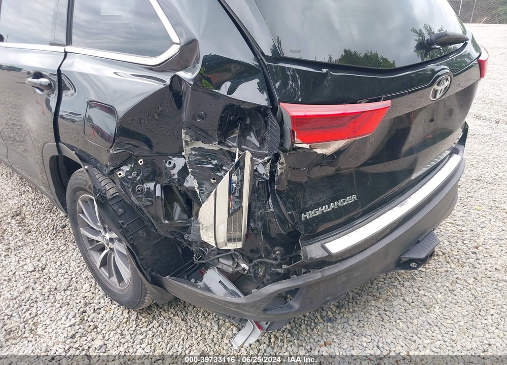 2019 TOYOTA HIGHLANDER XLE VIN: 5TDJZRFH6KS611243