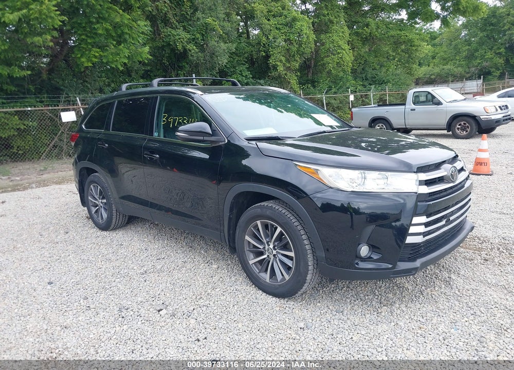 2019 TOYOTA HIGHLANDER XLE VIN: 5TDJZRFH6KS611243