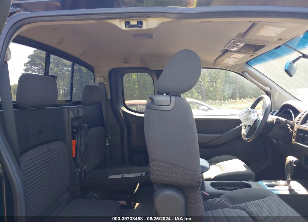 2005 NISSAN FRONTIER LE VIN: 1N6AD06U85C435824