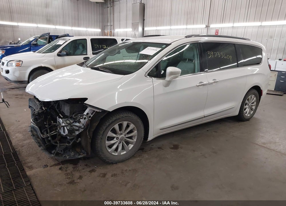 2019 CHRYSLER PACIFICA TOURING L VIN: 2C4RC1BG8KR560324