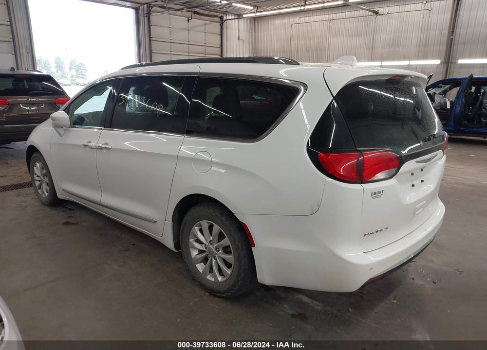 2019 CHRYSLER PACIFICA TOURING L VIN: 2C4RC1BG8KR560324