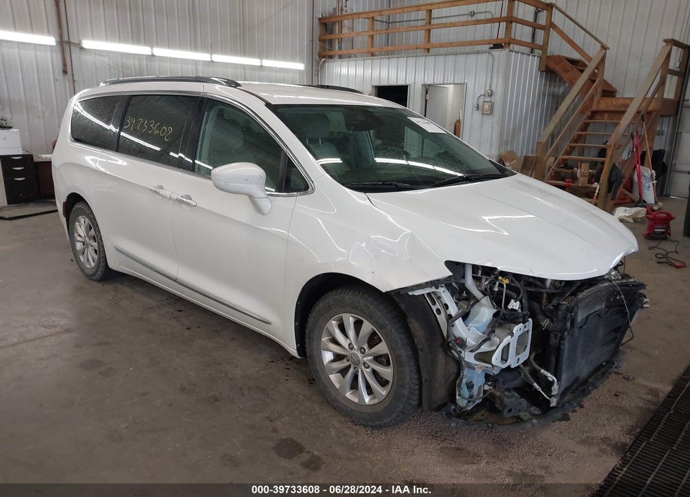 2019 CHRYSLER PACIFICA TOURING L VIN: 2C4RC1BG8KR560324