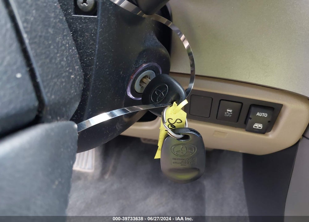 2014 TOYOTA SEQUOIA SR5 5.7L V8 VIN: 5TDBY5G15ES096015