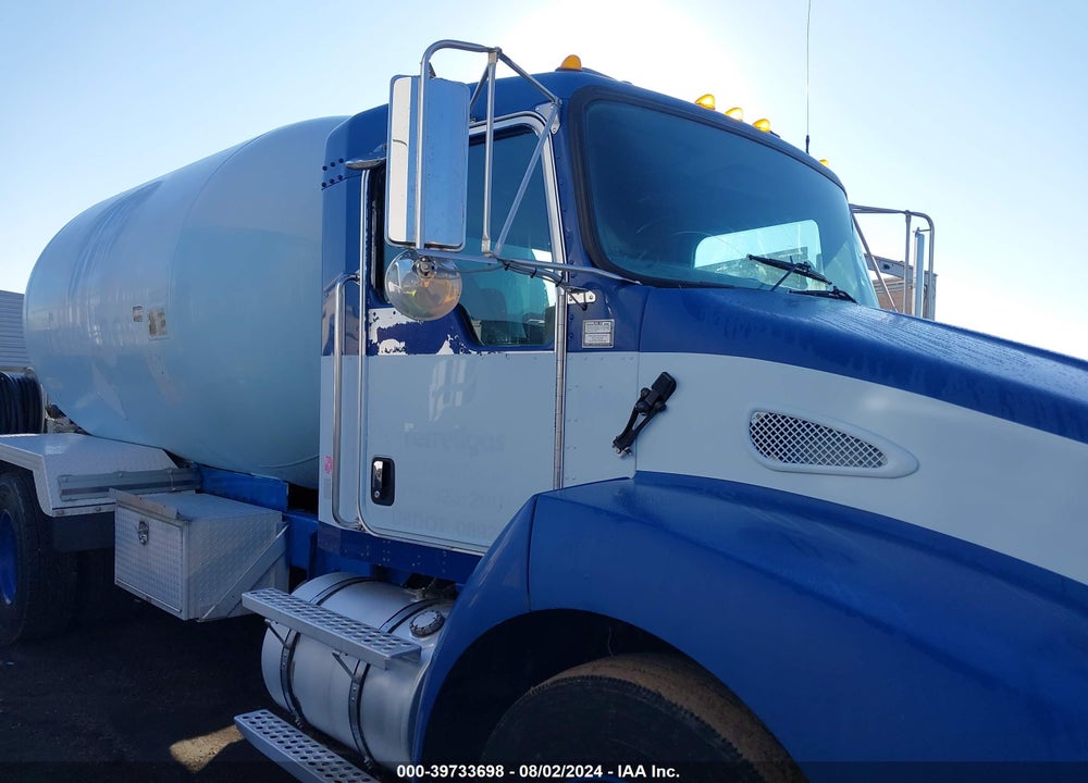 2005 KENWORTH CONSTRUCTION T300 VIN: 2NKMHD7X55M085835