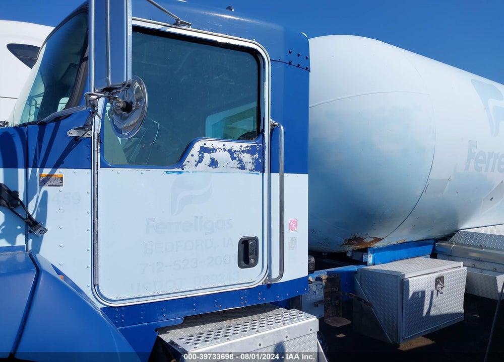 2005 KENWORTH CONSTRUCTION T300 VIN: 2NKMHD7X55M085835