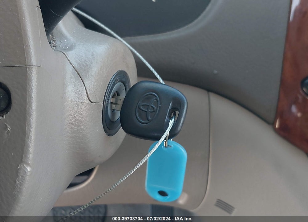 2005 TOYOTA SIENNA XLE VIN: 5TDZA22C85S232390
