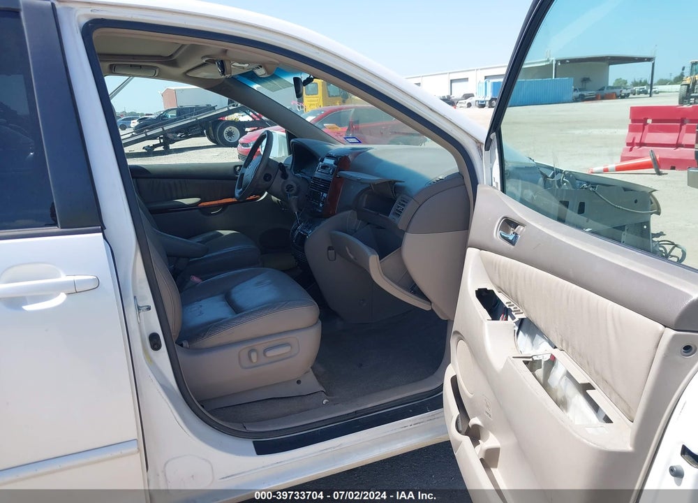 2005 TOYOTA SIENNA XLE VIN: 5TDZA22C85S232390