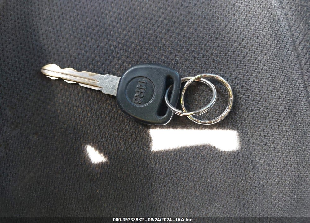 2006 GMC SIERRA 1500 SL VIN: 2GTEK13V961268121